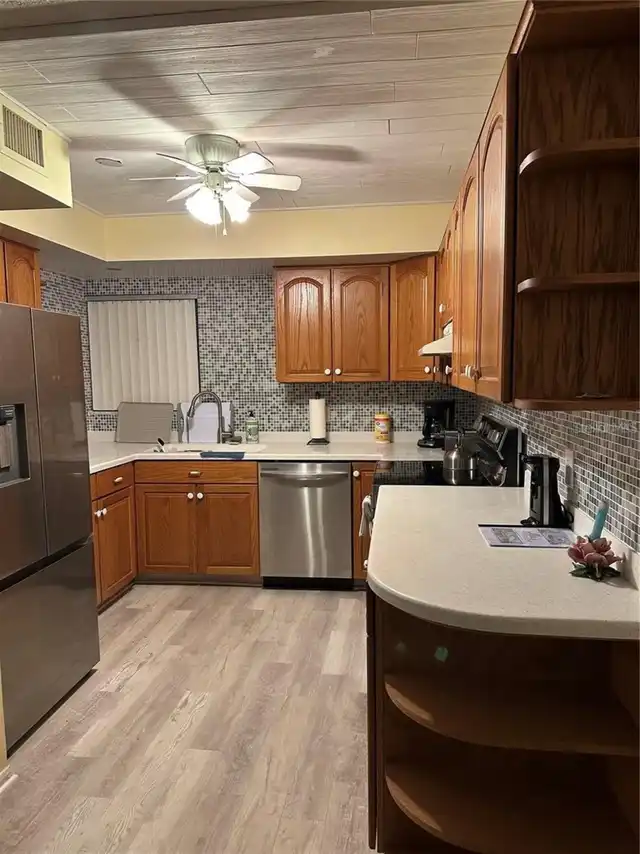 Listing Photo 9