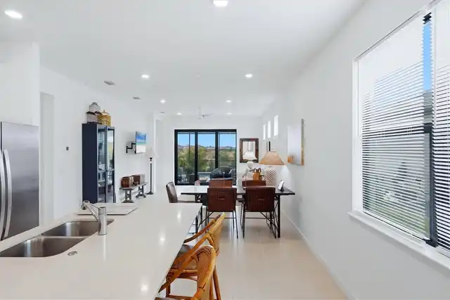 Listing Photo 9