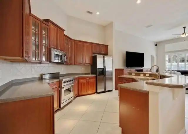 Listing Photo 9