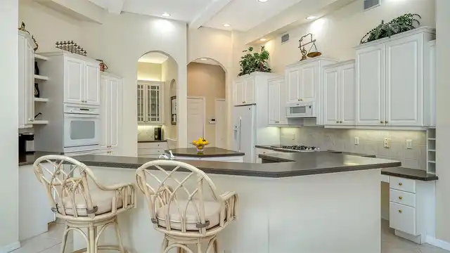 Listing Photo 12