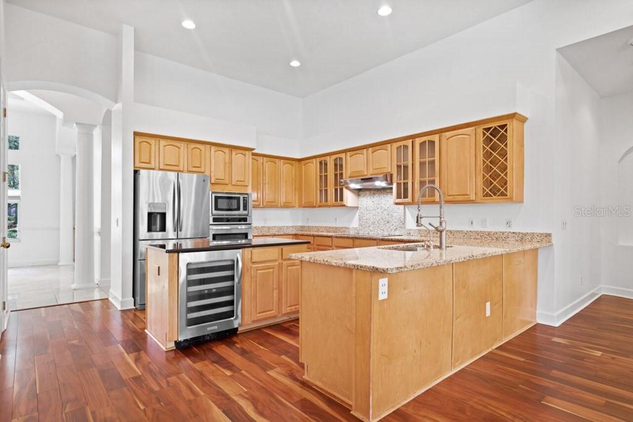 Listing Photo 12