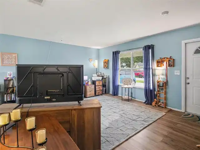 Listing Photo 6