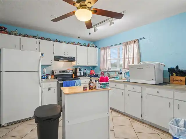Listing Photo 12