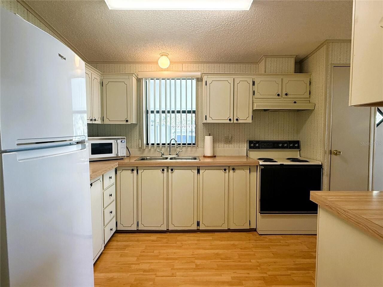 Listing Photo 10