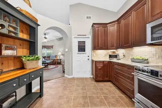 Listing Photo 6