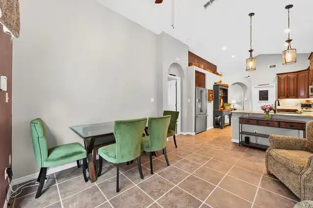 Listing Photo 8