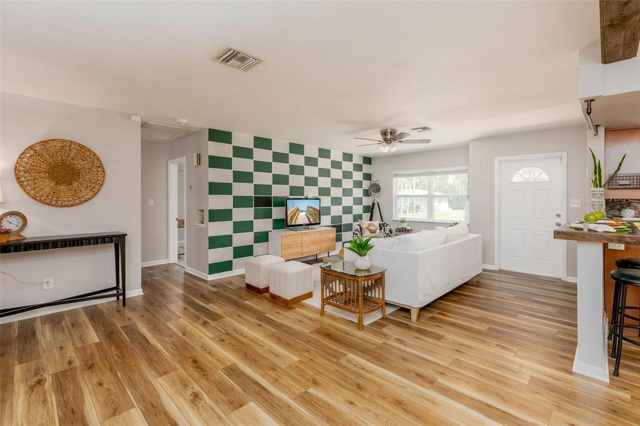 Listing Photo 11