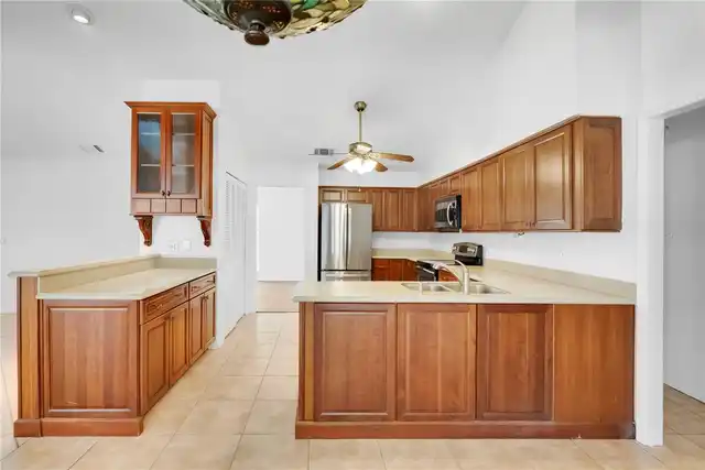 Listing Photo 11