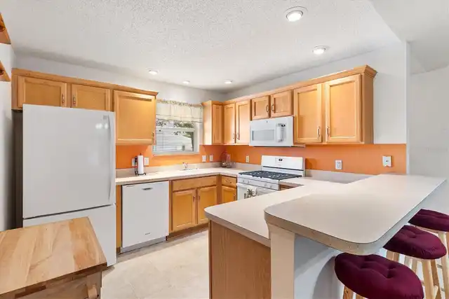 Listing Photo 8