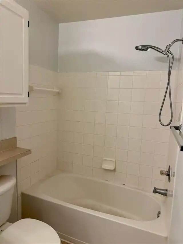 Listing Photo 12