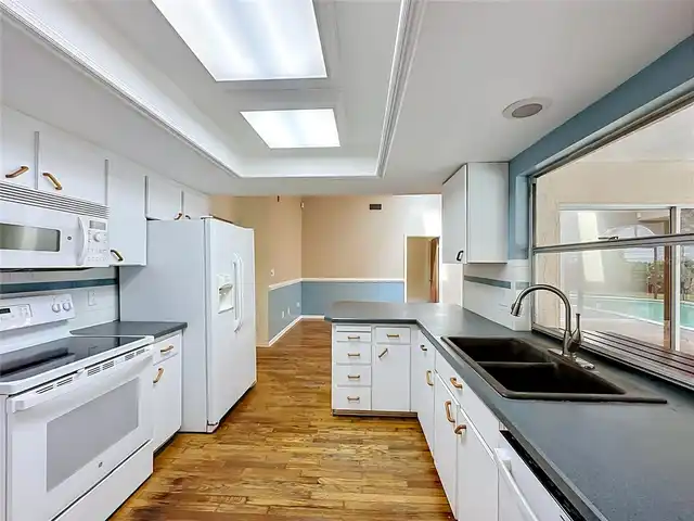 Listing Photo 17