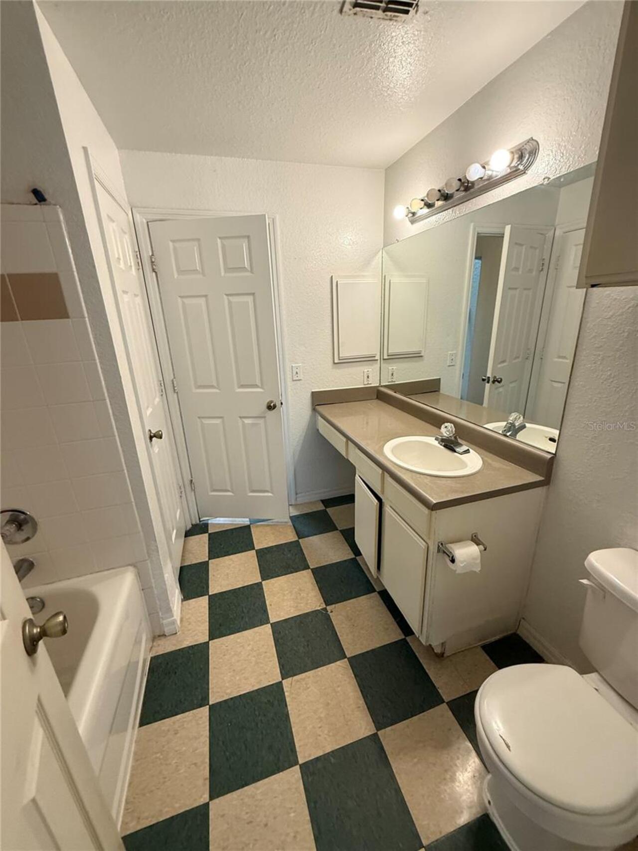Listing Photo 12