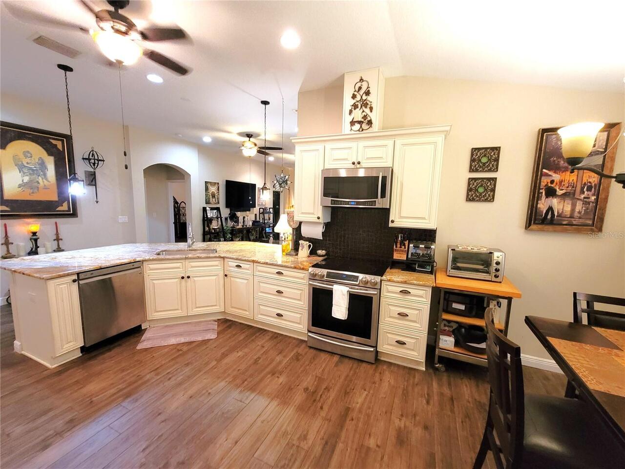 Listing Photo 12