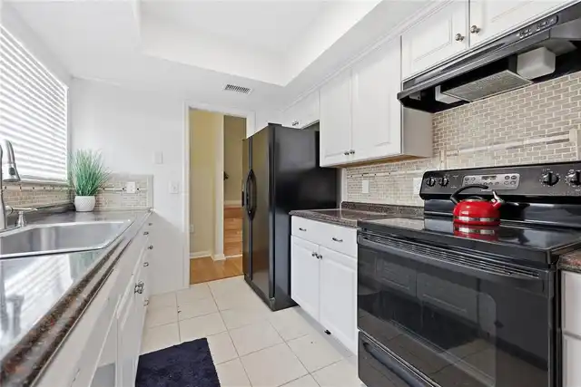 Listing Photo 9