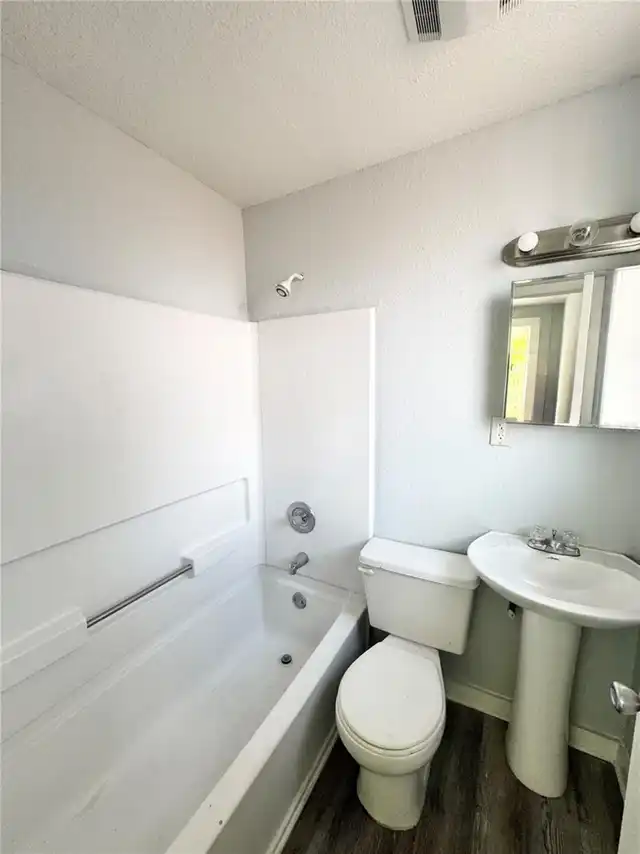 Listing Photo 12