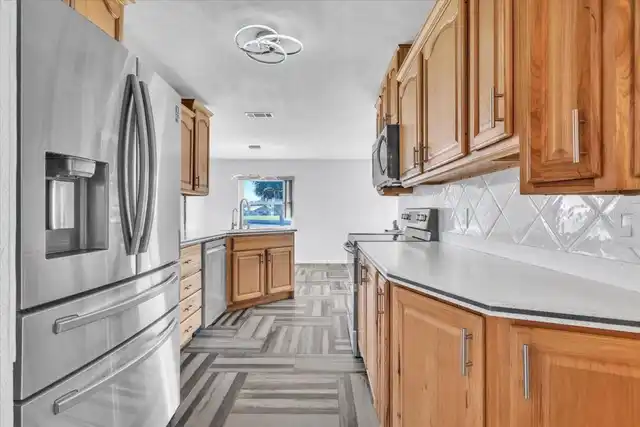 Listing Photo 10