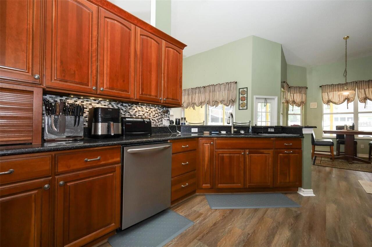 Listing Photo 10