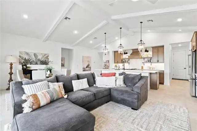 Listing Photo 8
