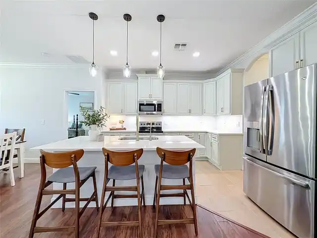 Listing Photo 10