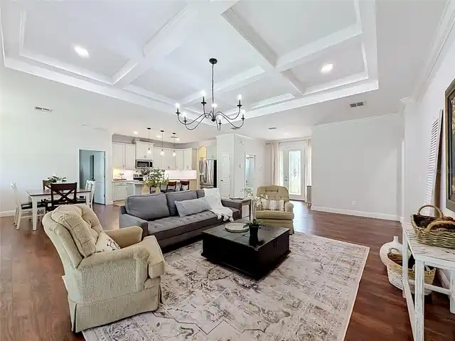 Listing Photo 11
