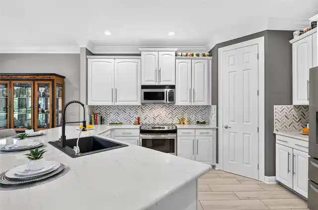Listing Photo 11