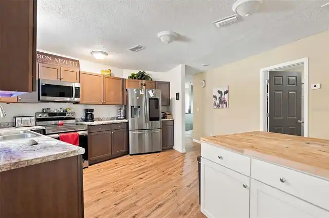 Listing Photo 10