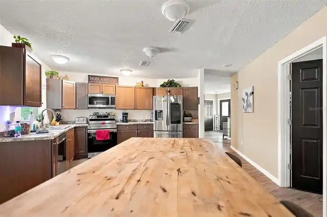Listing Photo 12
