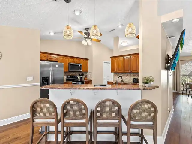 Listing Photo 9