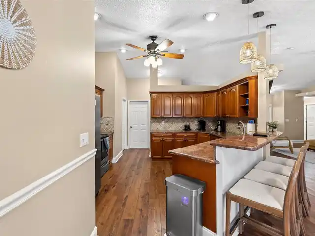 Listing Photo 10