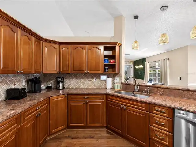 Listing Photo 12