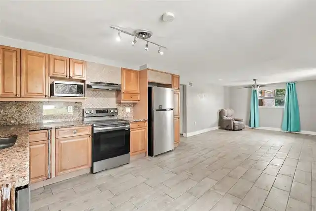 Listing Photo 7