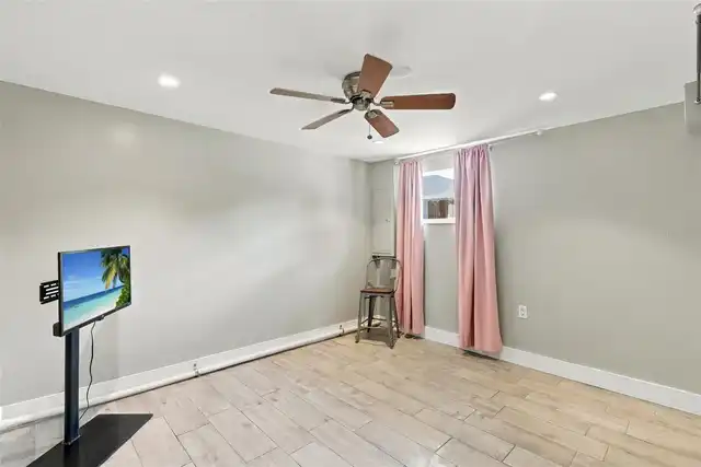 Listing Photo 12
