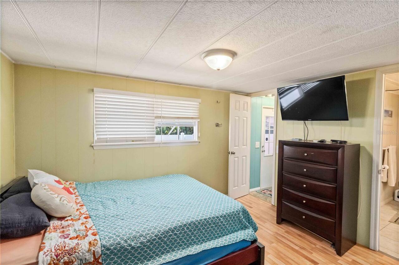 Listing Photo 12