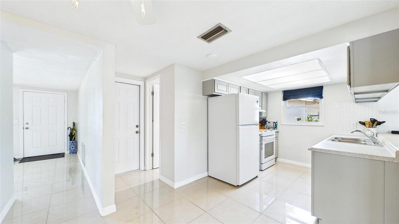 Listing Photo 11