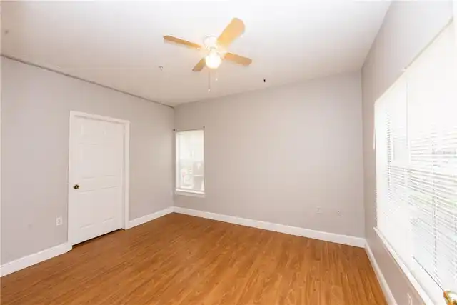 Listing Photo 12