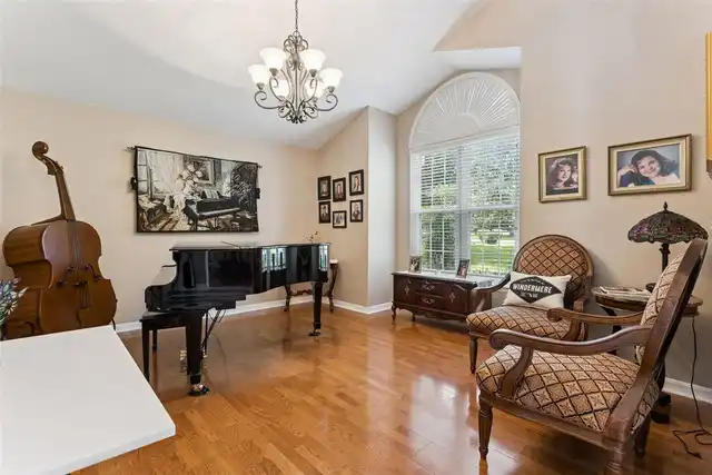 Listing Photo 9