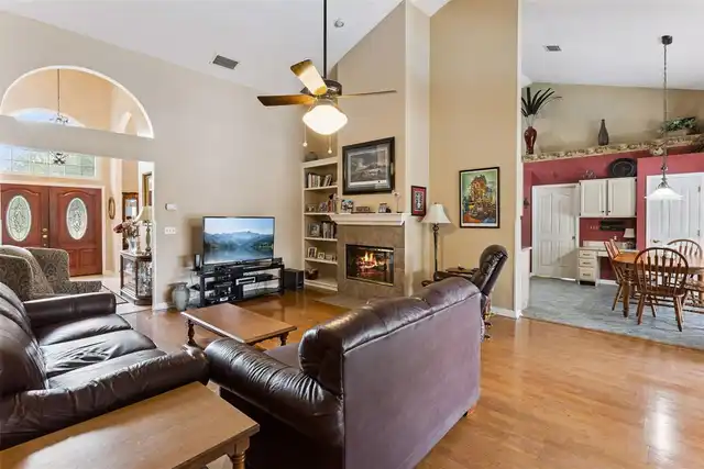 Listing Photo 12