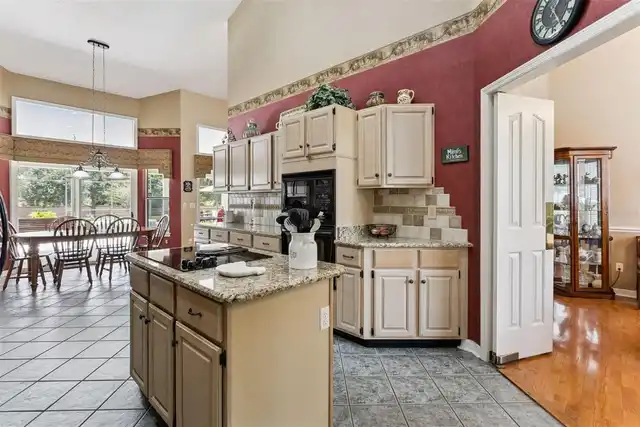 Listing Photo 17