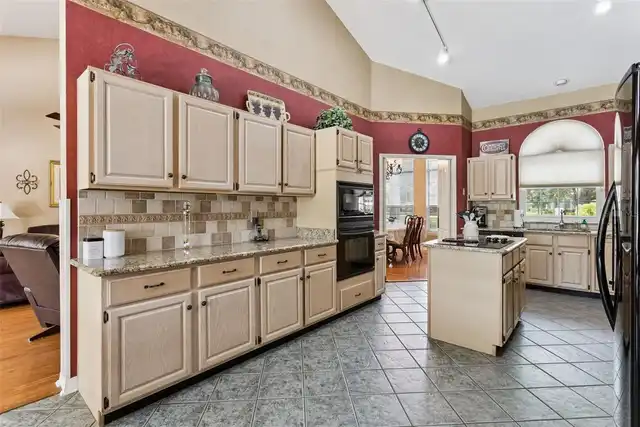 Listing Photo 18