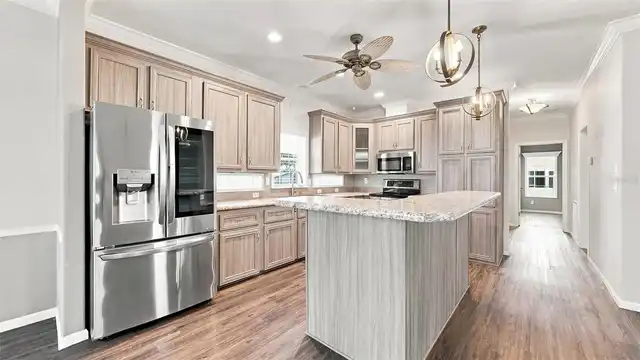 Listing Photo 9