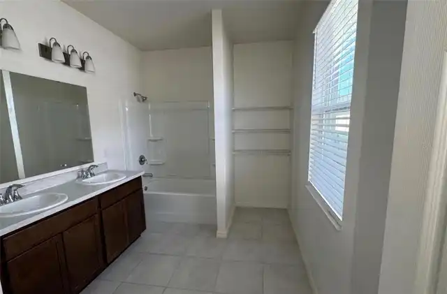 Listing Photo 14