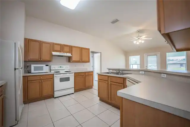 Listing Photo 9