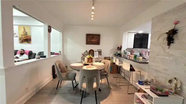 Listing Photo 10