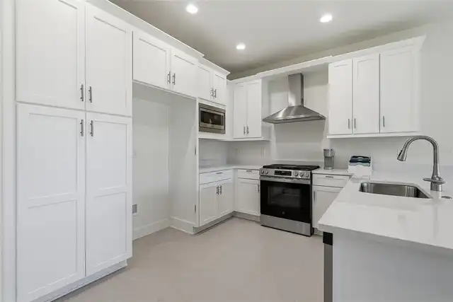 Listing Photo 10