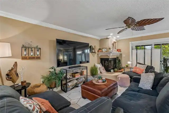 Listing Photo 10