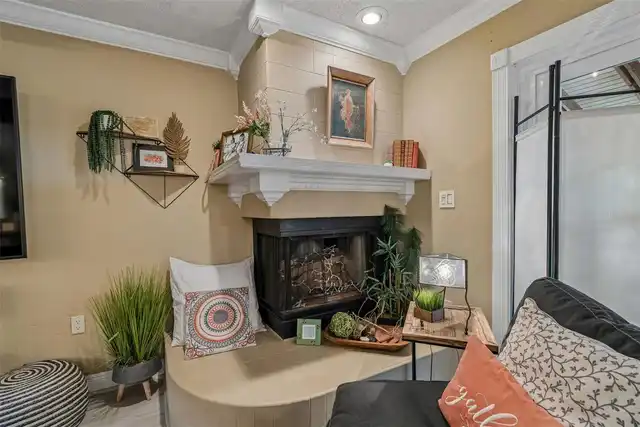 Listing Photo 12