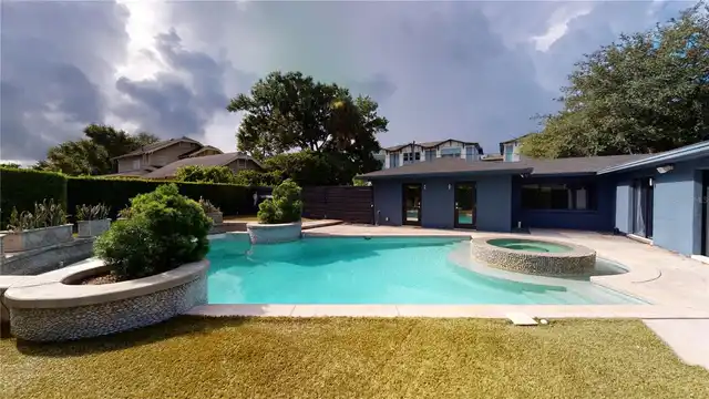 Listing Photo 10