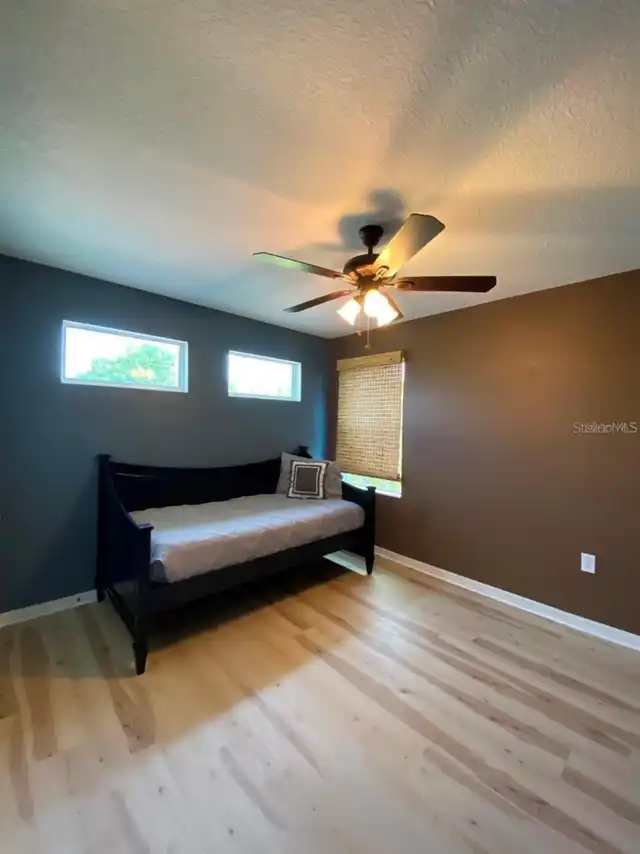 Listing Photo 9