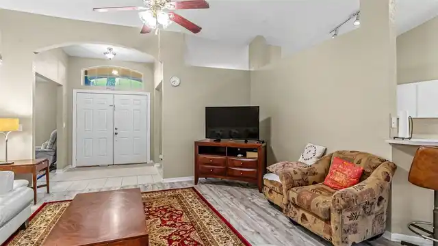 Listing Photo 8
