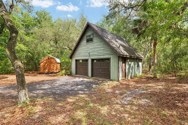 Listing Photo 12